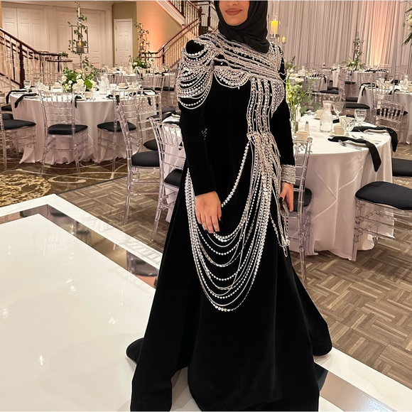 Couture Chain Black Velvet Gown - Picture 4 of 6